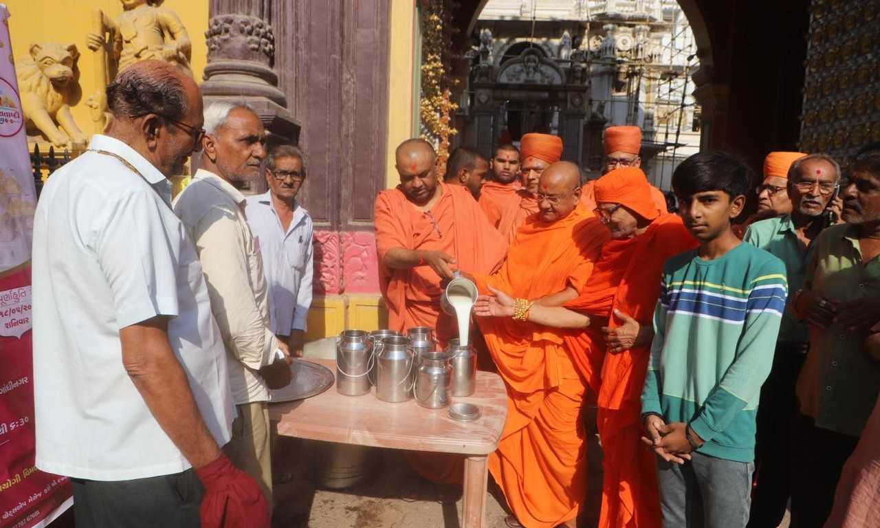 ગઢડા ગોપીનાથજી મંદિરનાં ચેરમેન હરજીવન સ્વામી દ્વાર અમૃત સમાન વિનામૂલ્ય છાસ કેન્દ્ર શરૂ કરવામા આવ્યું