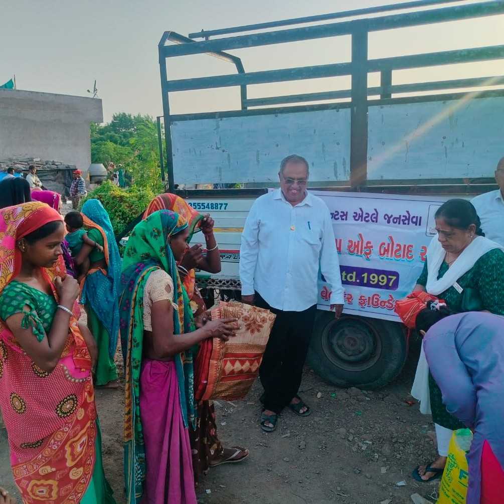 જાયન્ટ્સ ગ્રુપ ઓફ બોટાદ – સાહેલી દ્વારા  જાયન્ટસ સપ્તાહ ઉજવણી નિમિતે સલ્મ વિસ્તાર માં સાડી વિતરણ કરાઈ