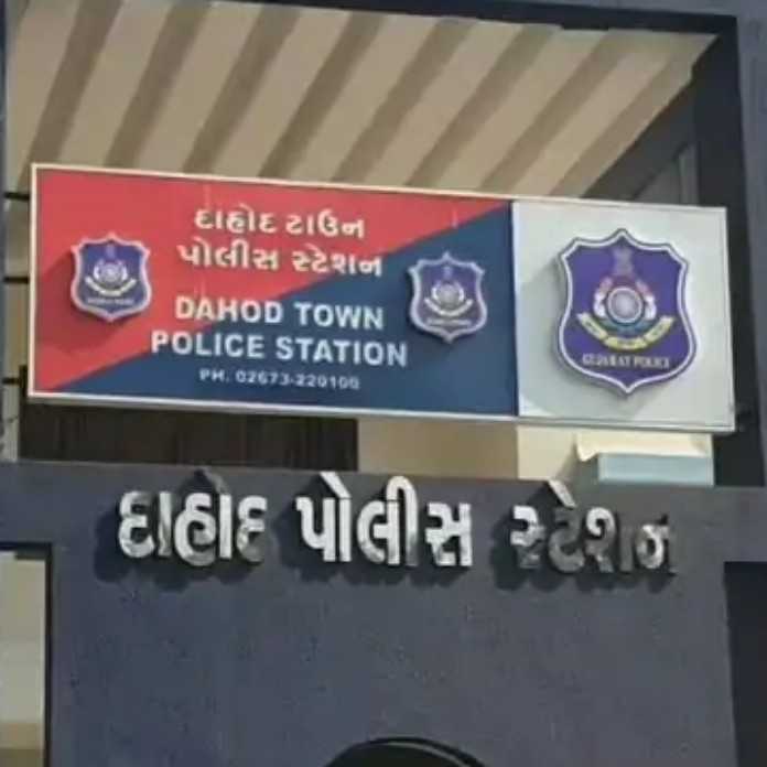 112211729887741 temp file 20241026 015217 Dahod na Fake NA Scam Cases: બે અલગ-અલગ પોલીસ સ્ટેશનમાં ત્રણ ફરિયાદ, બિલ્ડર સહિત 33 આરોપીઓ સામે ગુનો નોંધાયો