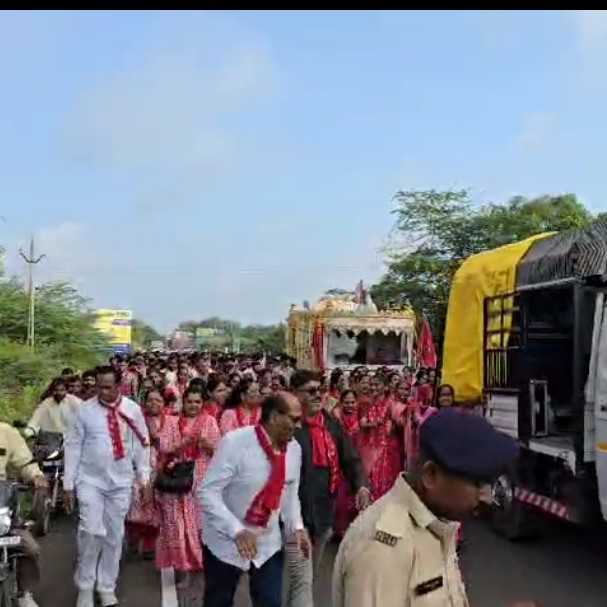 કાગવડથી ખોડલધામ મંદિર સુધી 
 પદયાત્રા યોજાય