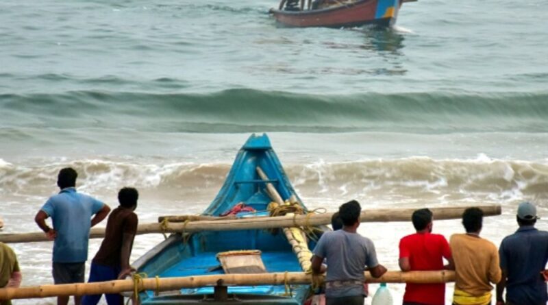 cyclone dana 1 1729640406 ઓડિશા- પ.બંગાળના દરિયાકાંઠે 25મી ઓક્ટોબરે ચક્રવાત દાના ટકરાશે:બંને રાજ્યોમાં 348 ટ્રેનો રદ, હોટલ-સ્કૂલ 3 દિવસ માટે બંધ; 10 લાખ લોકોને ખસેડવામાં આવી રહ્યા છે