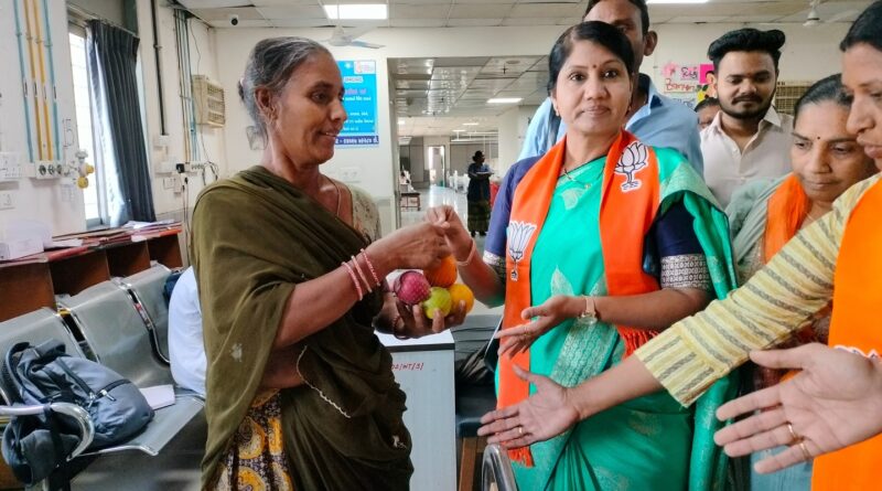 આજે સહયોગ ચેરીટેબલ ટ્રસ્ટ ના સહયોગથી સિવિલ હોસ્પિટલ 1200 બેડ માં ફ્રૂટ વિતરણ નો કાર્યક્રમ યોજાયો.