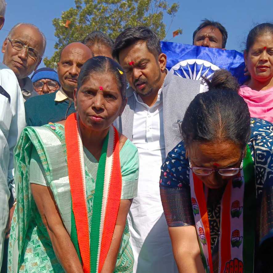 મેઘાણીનગર પાસે આવેલ રામેશ્વર મહાદેવ ચાર રસ્તા પર ભારત સંવિધાન નિર્માતા ભારત રત્ન ડો. ભીમરાવ આંબેડકર ની પુરા કદ ની પ્રતિમા મૂકી રામેશ્વર ચાર રસ્તા પર સર્કલ બનાવી મુકવા માટે અમદાવાદ મ્યુ. કોર્પોરેશન અને ઉતર ઝોન  કુબેરનગર દવ્રારા આજે સવારે ૧૦ વાગે ખાધમૂહર્ત કરવામાં આવ્યું…