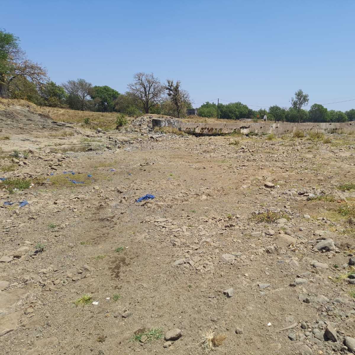 સુજલામ સુફલામ યોજના હેઠળ નેત્રંગની અમરાવતી નદી ઉડી કરનાર કોન્ટ્રાક્ટરે કિનારે પર જ ઢગલા ખડકી દેતા.એક વર્ષમાં રેતી-માટીથી નદીમાં પુરાણ થતા જળસંચય માટે છેદ ઉડી ગયો.