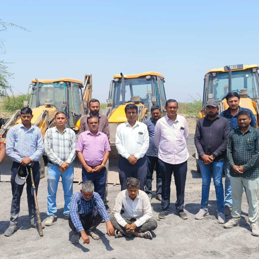 આજ રોજ  એચ ટી મકવાણા નાયબ કલેક્ટર પ્રાંત ચોટીલા, મામલતદાર ચોટીલા અને મામલતદાર થાનગઢની સંયુક્ત ટીમ