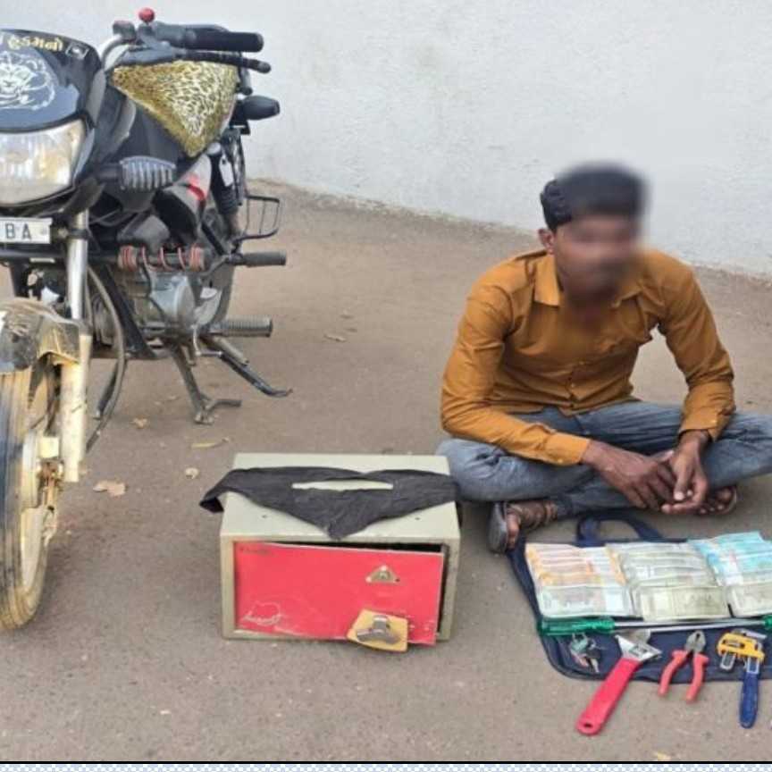 રાજકોટ-જામનગર હાઇ-વે ઉમીયા ચા ના કારખાનામાં થયેલ ચોરીનો ગુન્હો ડીટેક્ટ કરતી ભકિતનગર પોલીસ.