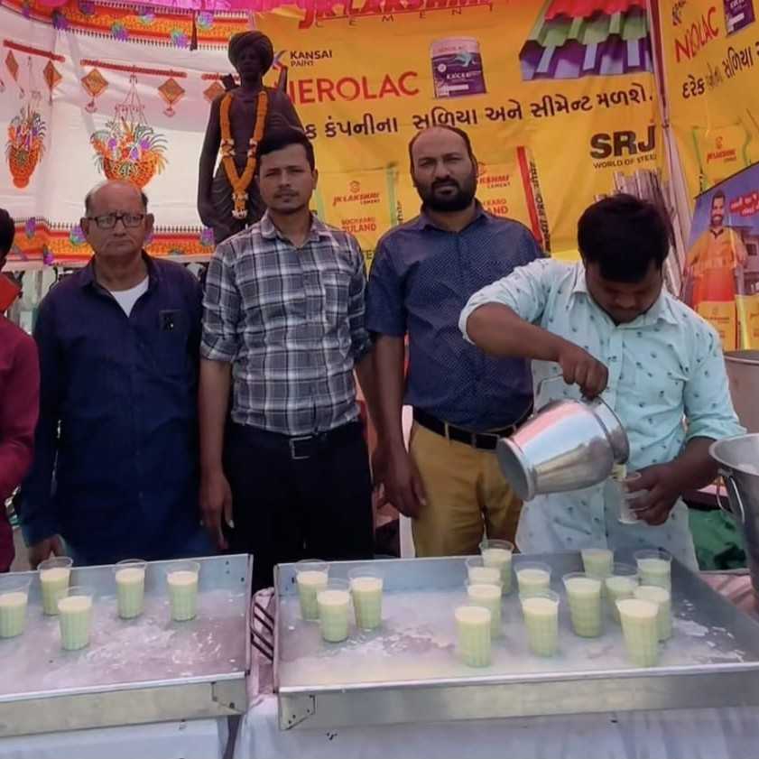 નેત્રંગ ચારરસ્તા ખાતે ઠંડી છાસ નું વિતરણ કરવામાં આવ્યું