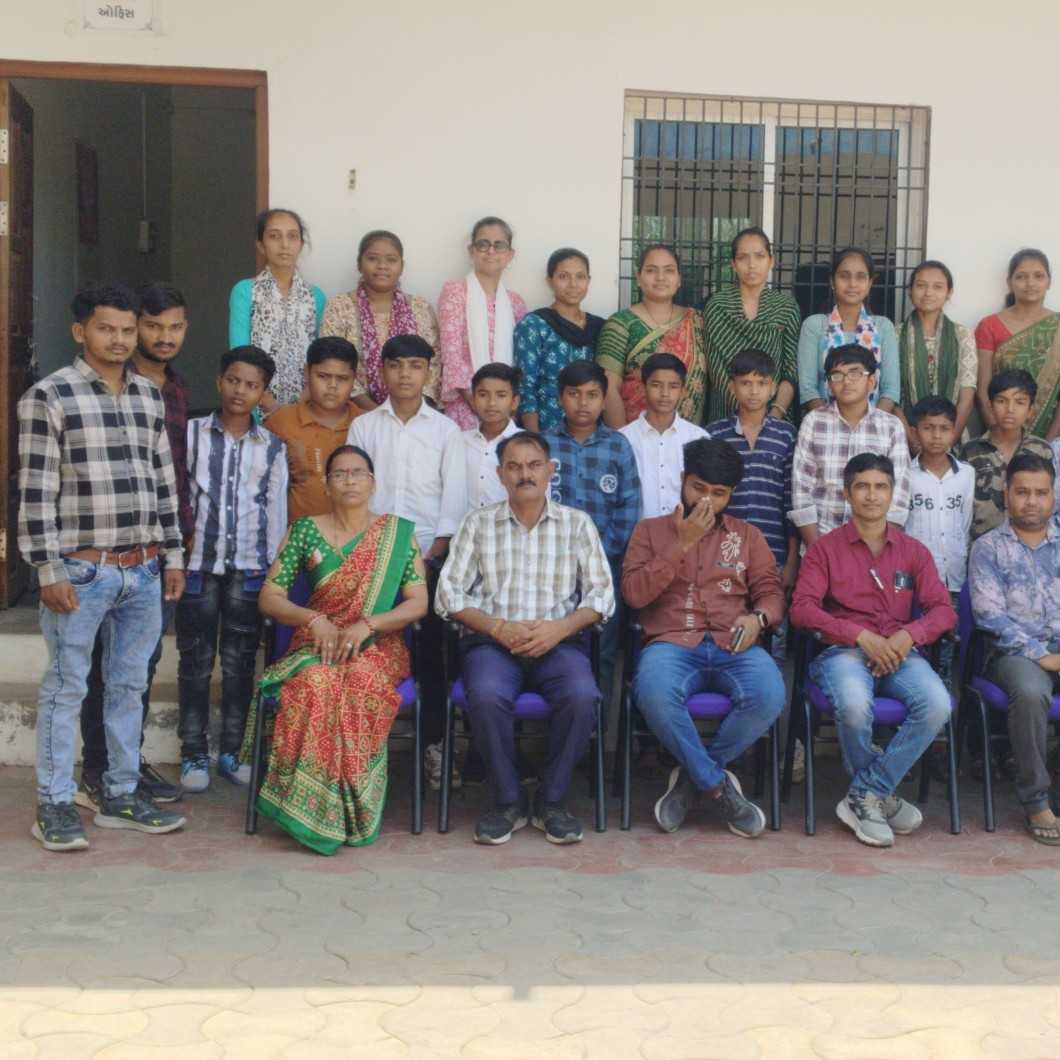 વિનાયક વિધાલય મલેકપુરમા ધોરણ 8 માં અભ્યાસ કરતા વિદ્યાર્થીઓ માટે વિદાય સમારંભ યોજાયો