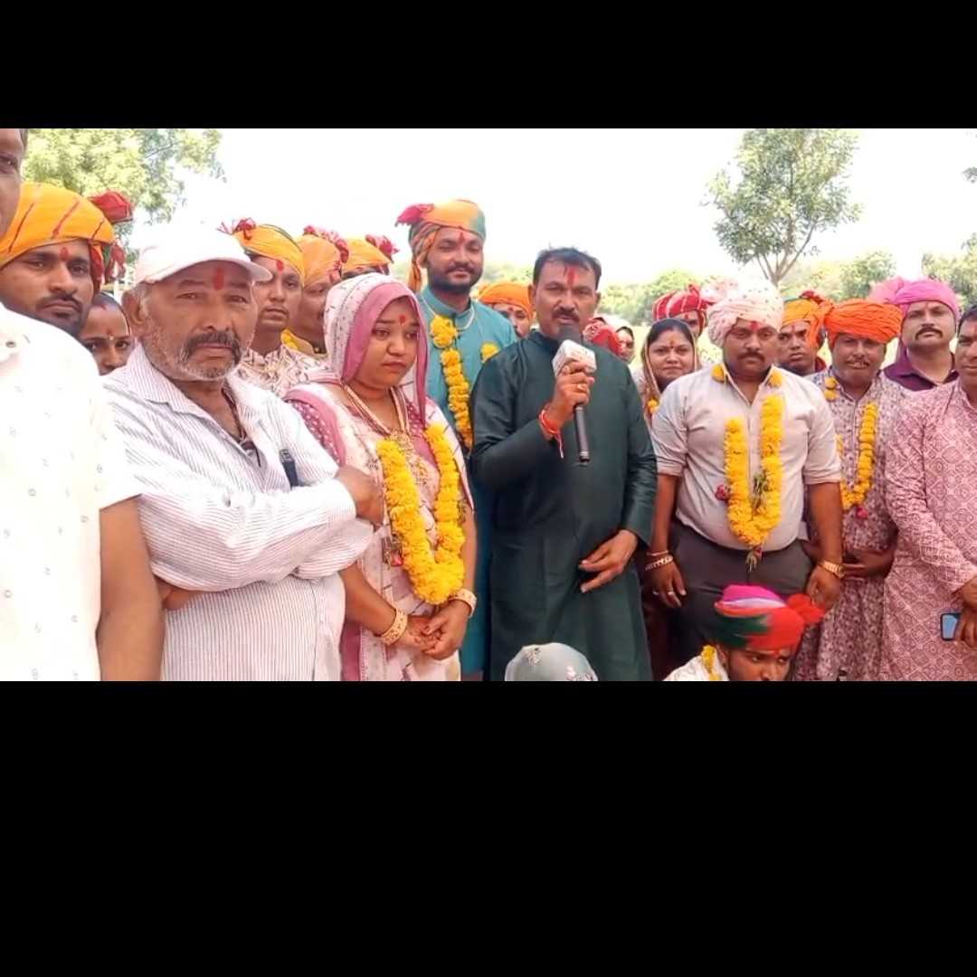 દહેગામના અહમદપુરા ગામમાં આવેલ સુરેશ્વર મહાદેવ તથા માતાજીનો પ્રાણ પ્રતિષ્ઠા મહોત્સવની ઉજવણી કરવામાં આવી.