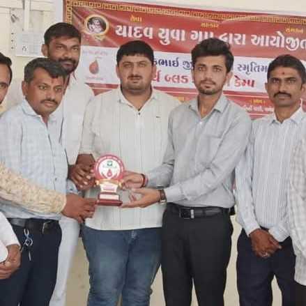 રાજુલા આહિર સમાજની વાડી ખાતે યાદવ યુવા ગ્રુપ દ્વારા યોજાયેલ બ્લડ ડોનેશન કેમ્પમા ૮૨ યુનિટ બ્લડ એકત્રિત કરાયુ