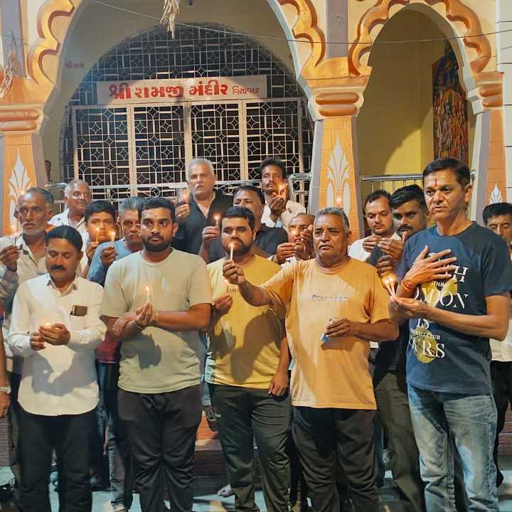 વિસાવદર રામજી મદિર ચોકમાં પહેલ ગામમાં થયેલ આતંકી હુમલાના મૃત્યુ પામનારાઓને શ્રધ્ધાંજલી અપાઈ