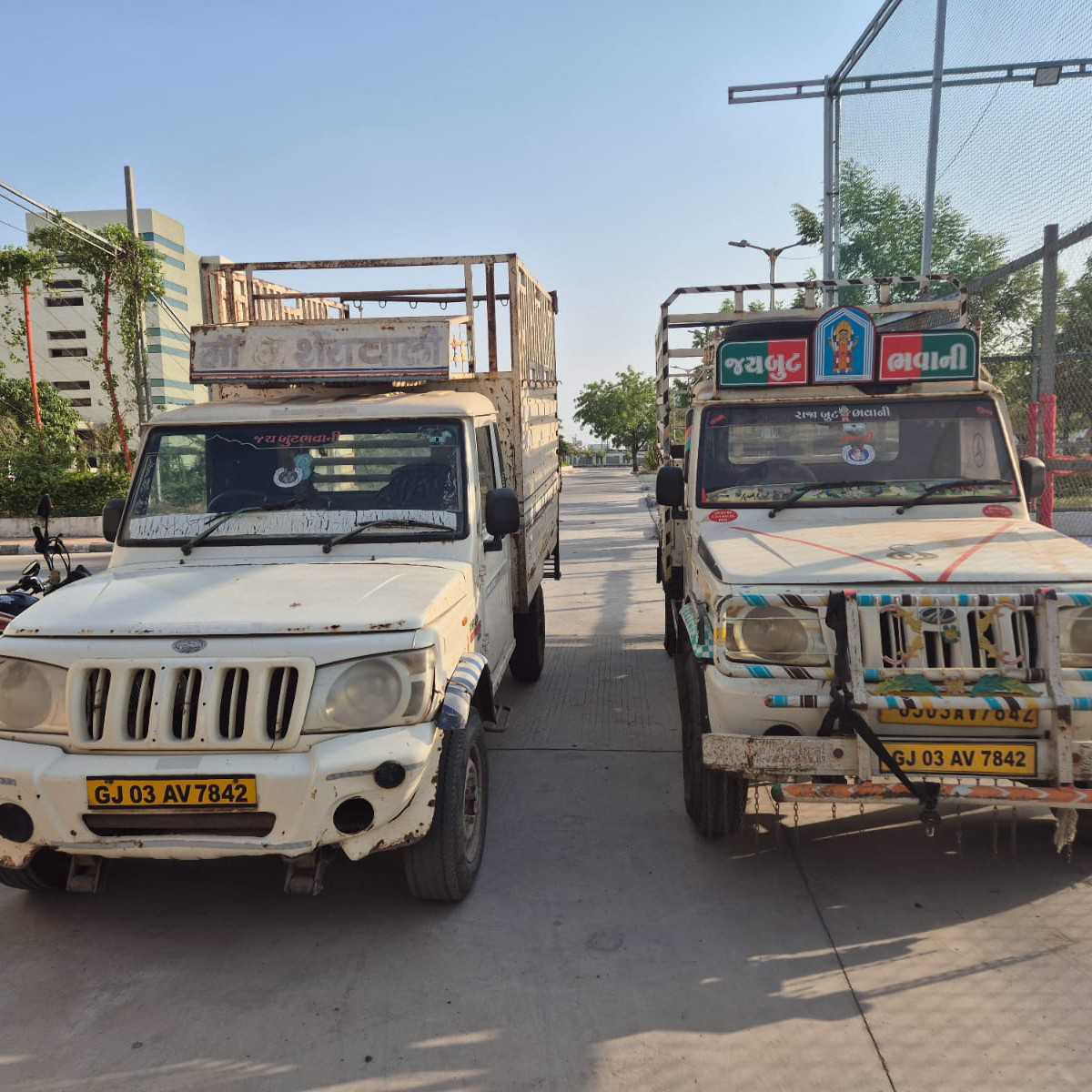 એક નંબર, બે વાહનો: બોટાદ LCBએ લાખેણી ગામે 8.50 લાખના બે પીકઅપ કબ્જે કર્યા