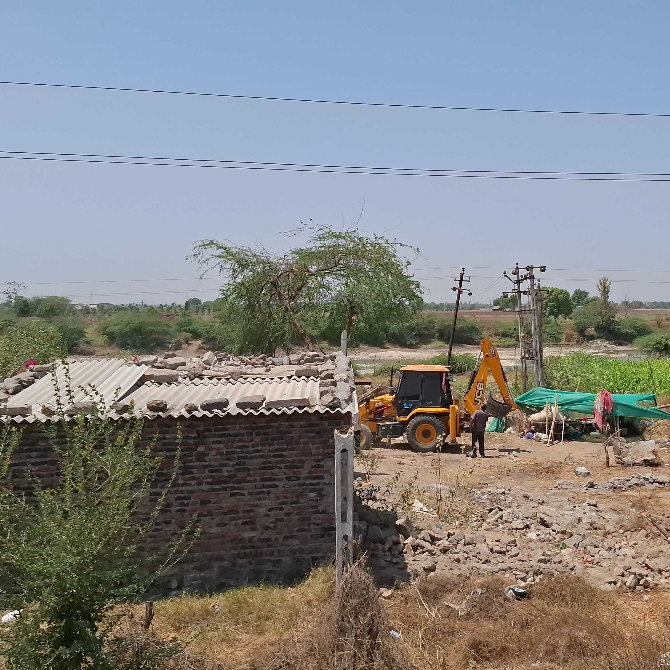 પડધરીઃ મોટા રામપર ગામે ગૌચરની જમીન પરથી દબાણ હટાવાયું
